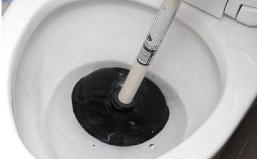 抽水马桶漏水怎么办呢